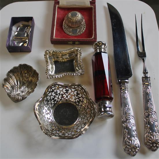 Ruby double scent bottle, jockey cap tea caddy spoon, shell salt etc.